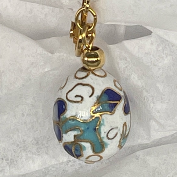 !!SOLD!! Vintage Avon White Blue Cloisonné Easter Egg Clip Earrings Bracelet - Picture 9 of 10